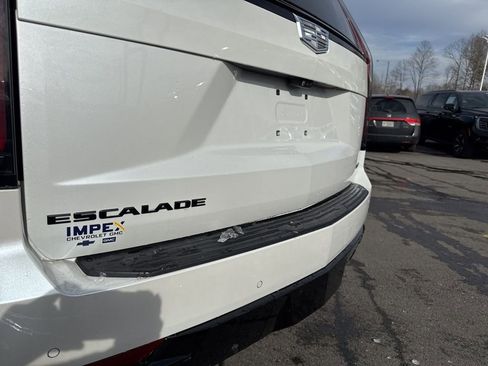 Used 2023 Cadillac Escalade ESV Sport Platinum w/ LPO, ONYX Package image 35