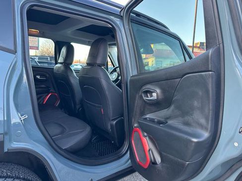 Used 2016 Jeep Renegade Trailhawk w/ Premium Trailhawk Package image 17