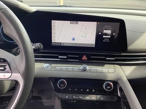 Used 2023 Hyundai Elantra SEL w/ Convenience Package image 17