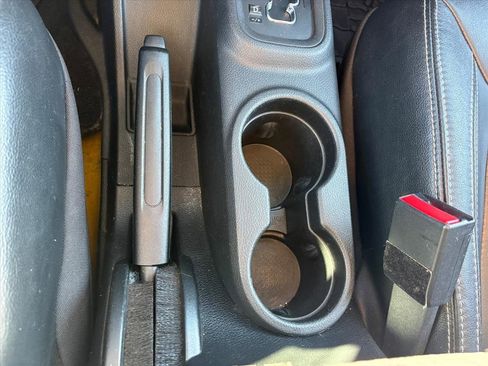 Used 2015 Jeep Wrangler Unlimited Sahara image 21