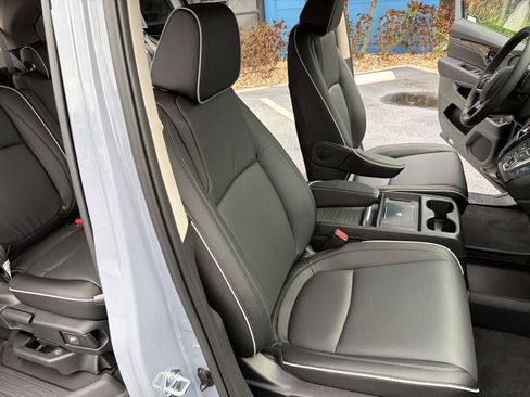 New 2026 Honda Odyssey Touring image 40