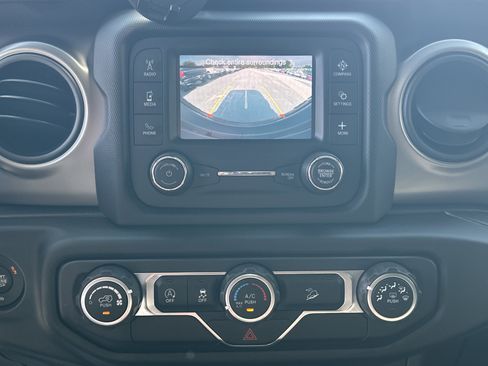 Used 2020 Jeep Wrangler Sport AWD/4WD image 27