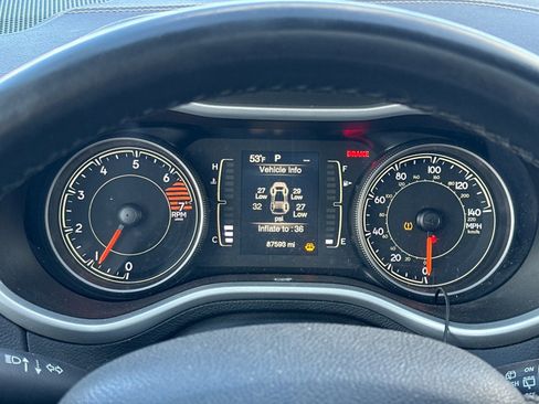 Used 2018 Jeep Cherokee Latitude Plus w/ Comfort/Convenience Group image 24