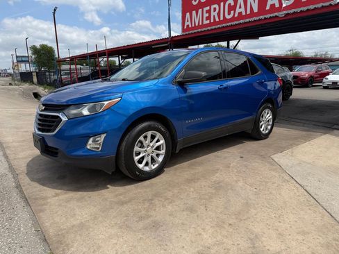 Used 2019 Chevrolet Equinox LS FWD image 4