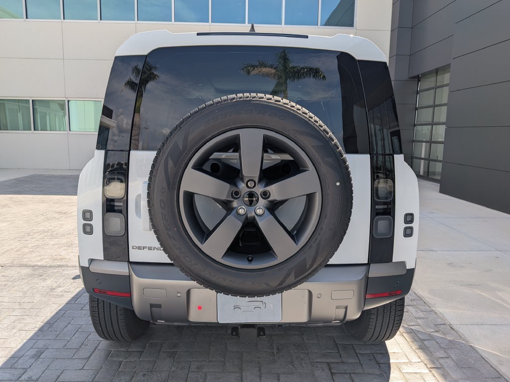 New 2026 Land Rover Defender 110 S AWD/4WD image 5