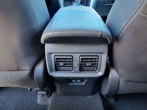 Used 2023 Toyota Venza LE image 15