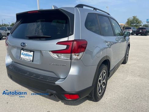 Used 2019 Subaru Forester Premium AWD/4WD image 5