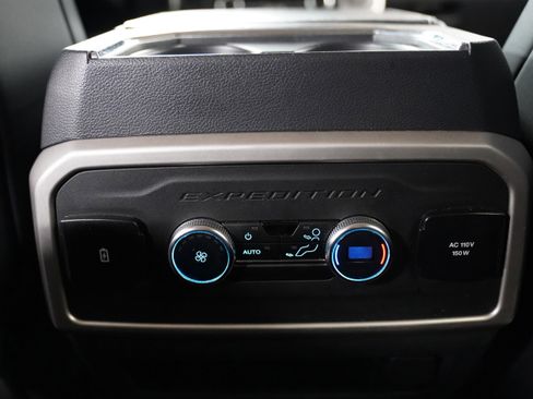 Used 2024 Ford Expedition XLT image 6