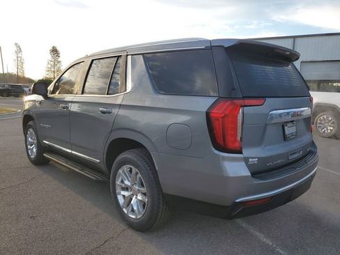 Used 2022 GMC Yukon SLT w/ SLT Luxury Package image 3