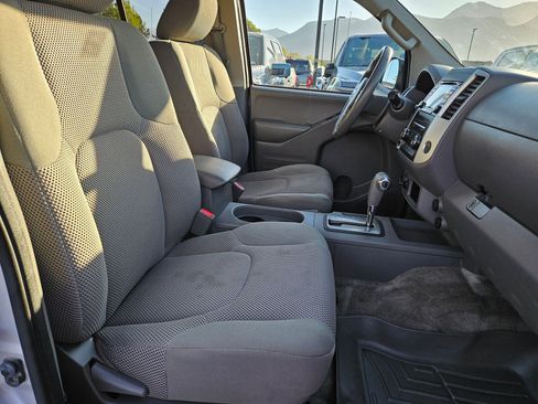 Used 2015 Nissan Frontier SV AWD/4WD image 32