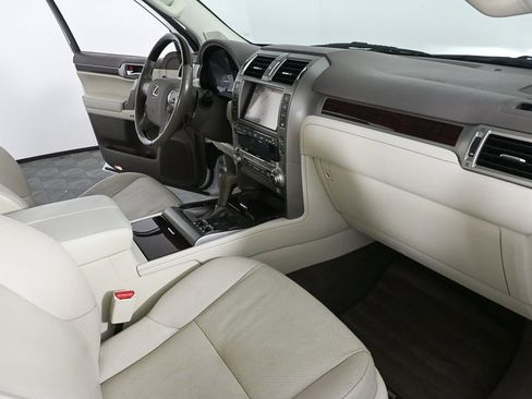 Used 2017 Lexus GX 460 image 22