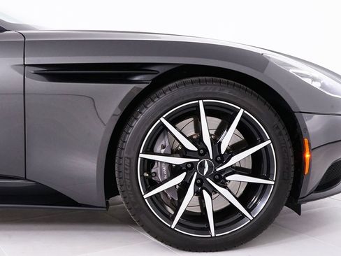 Used 2019 Aston Martin DB11 Coupe RWD image 16