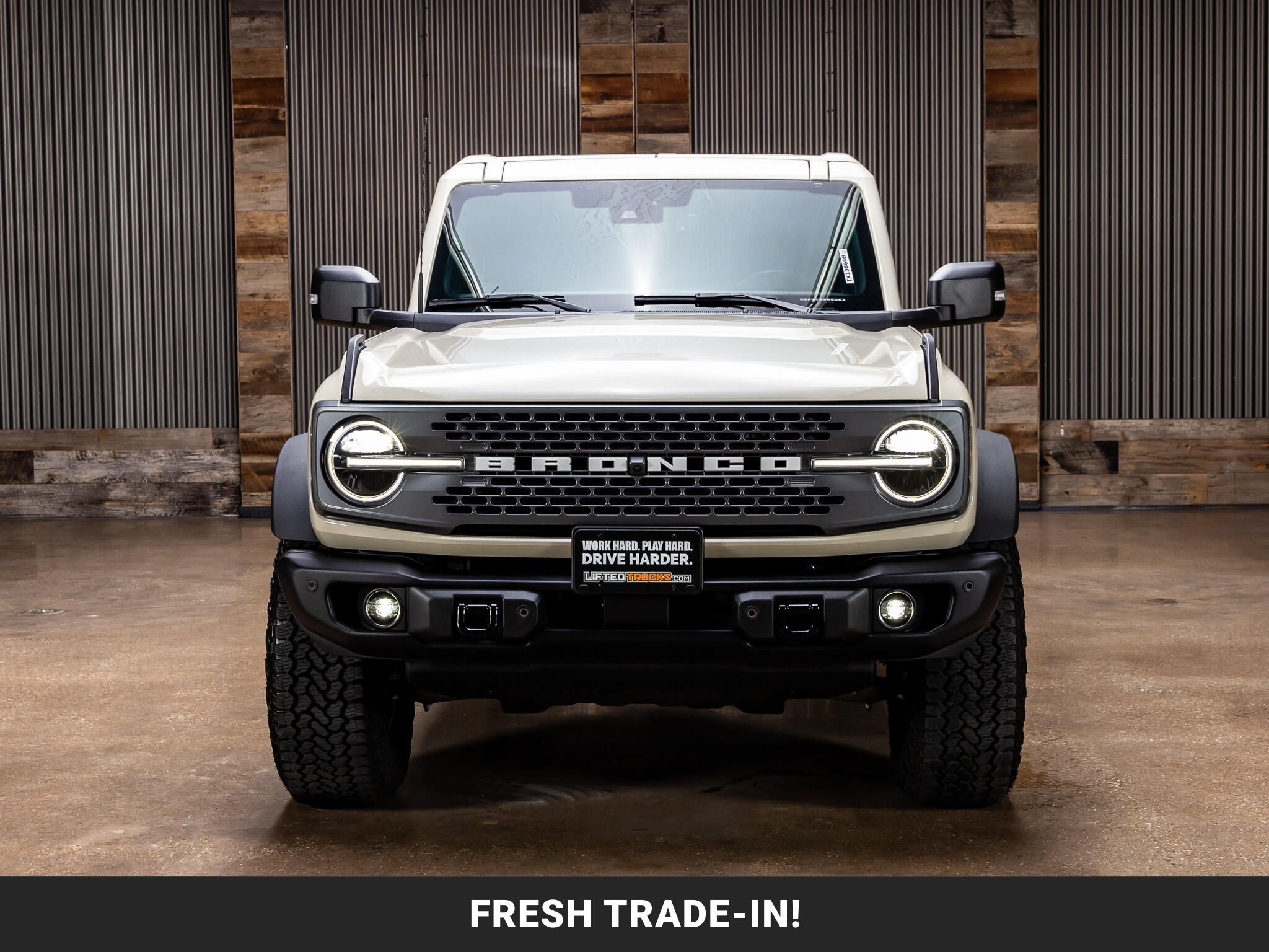 Used 2025 Ford Bronco Badlands AWD/4WD image 3