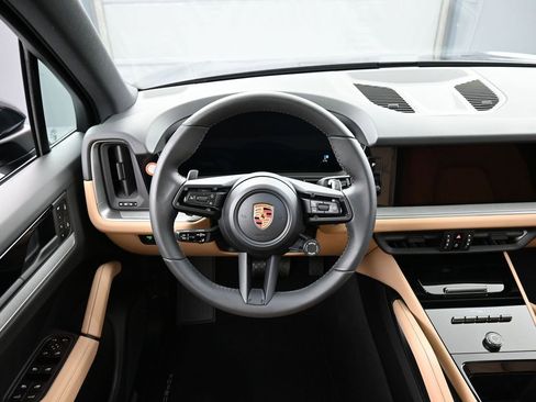New 2026 Porsche Cayenne AWD/4WD image 18