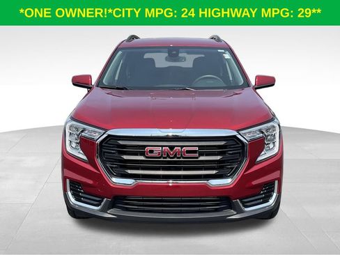Used 2024 GMC Terrain SLE w/ Driver Convenience Package FWD image 2
