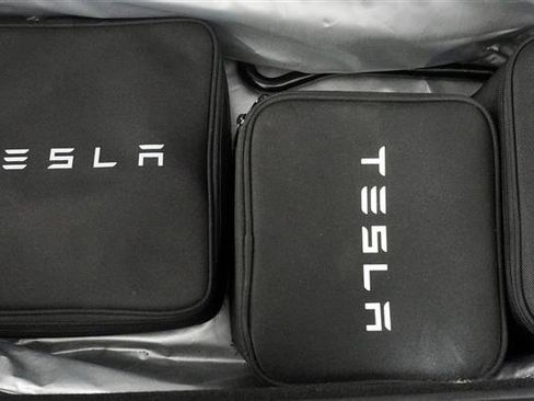 Used 2018 Tesla Model X 75D image 34