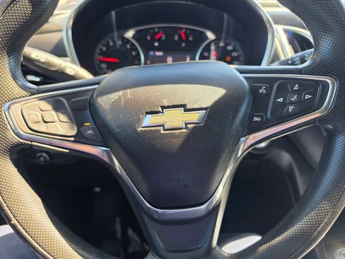 Used 2020 Chevrolet Equinox LT AWD/4WD image 17