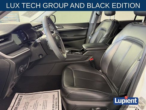Used 2023 Jeep Grand Cherokee L Limited w/ Luxury Tech Group II AWD/4WD image 18