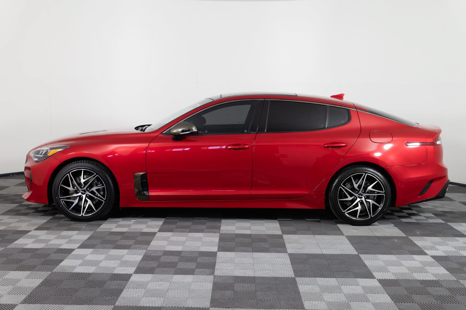 Used 2023 Kia Stinger GT-Line w/ Sun & Sound Package RWD image 3