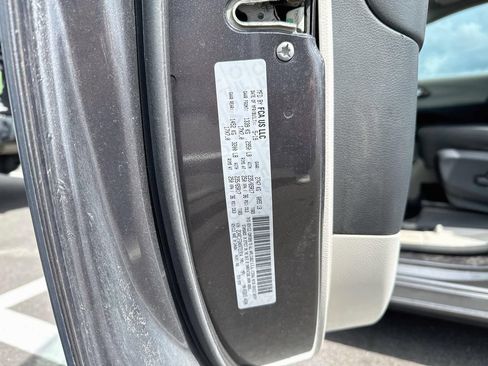 Used 2019 Chrysler Pacifica Touring Plus w/ Advanced Safetytec Group FWD image 6