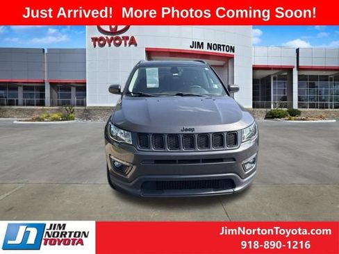 Used 2019 Jeep Compass Latitude FWD image 2
