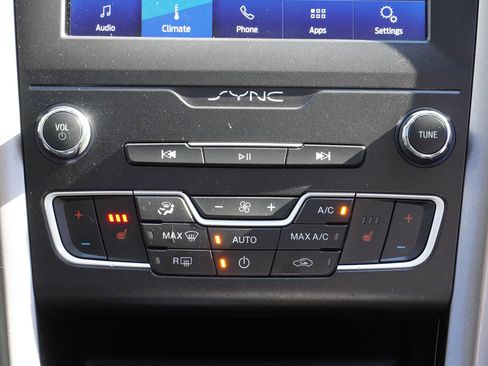 Used 2019 Ford Fusion SE image 36