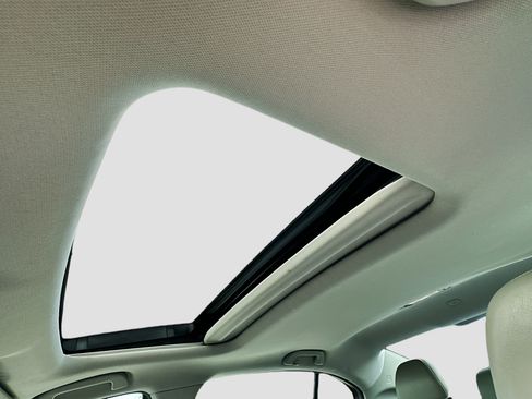 Used 2015 Acura TLX w/ Technology Package image 19