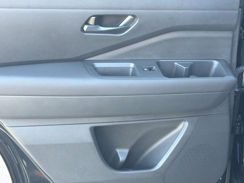 Used 2025 Nissan Pathfinder SV AWD/4WD image 23
