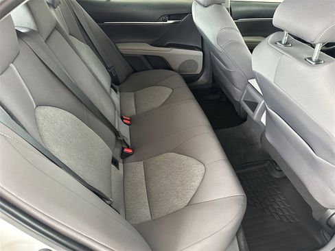 Used 2022 Toyota Camry LE image 32