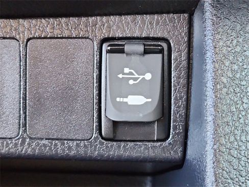 Used 2018 Toyota Corolla LE image 22