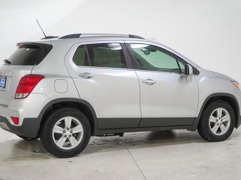 Used 2018 Chevrolet Trax LT w/ LT Convenience Package image 11