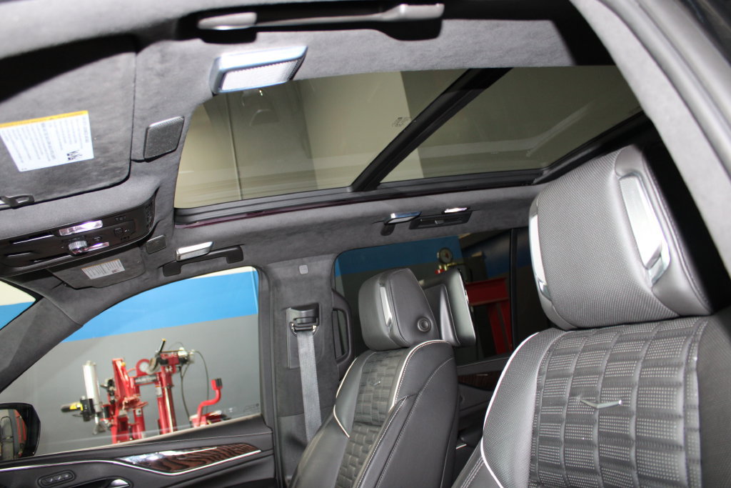 Used 2023 Cadillac Escalade ESV Sport Platinum w/ LPO, ONYX Package AWD/4WD image 23