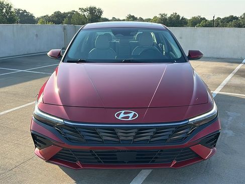 Used 2025 Hyundai Elantra Limited FWD image 8