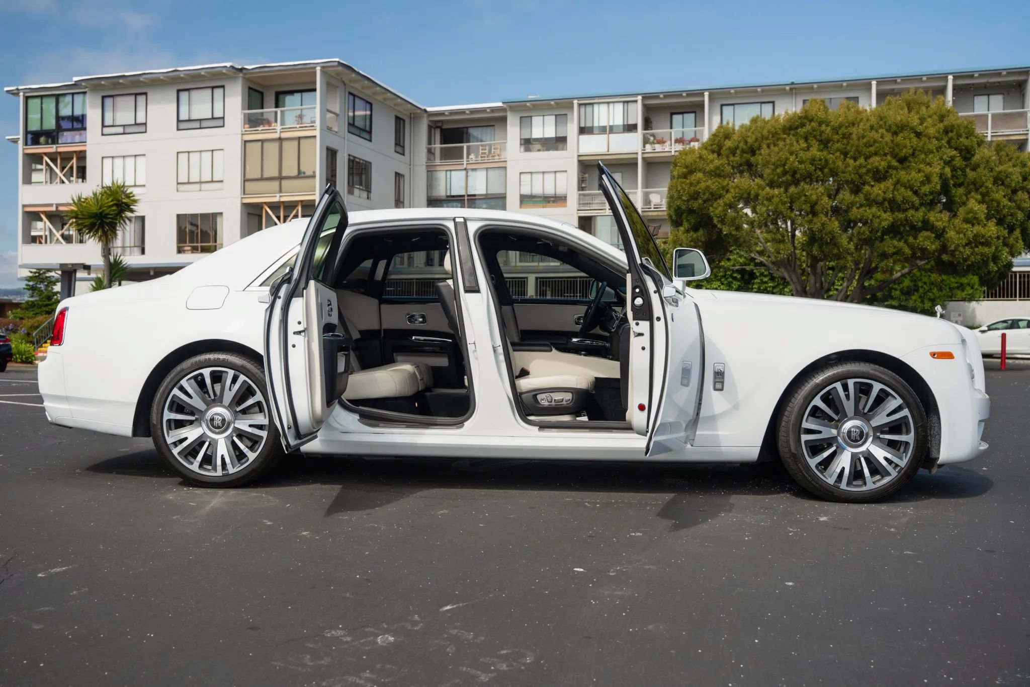 Used 2018 Rolls-Royce Ghost RWD image 16