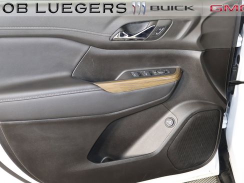 Certified 2023 GMC Acadia SLE w/ Driver Convenience Package FWD image 7