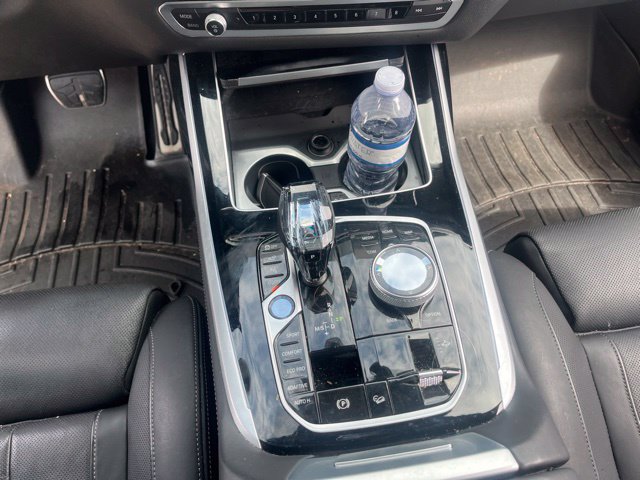 Used 2022 BMW X7 M50i w/ Dynamic Handling Package AWD/4WD image 16