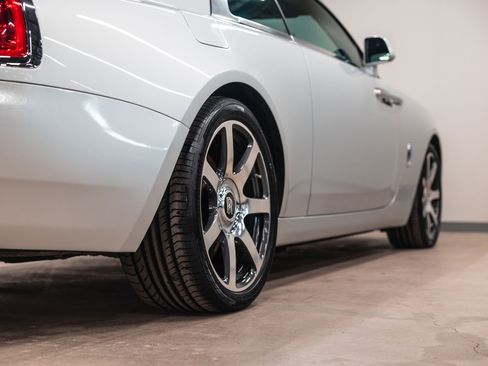 Used 2015 Rolls-Royce Wraith image 30