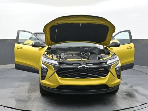 Used 2025 Chevrolet Trax RS w/ Driver Confidence Package FWD image 58