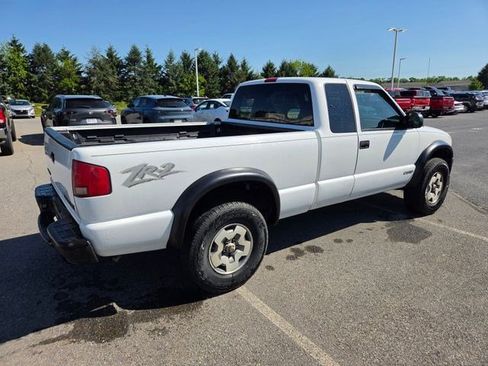 Used 2003 Chevrolet S10 Pickup LS w/ LS Preferred Equipment Group AWD/4WD image 12
