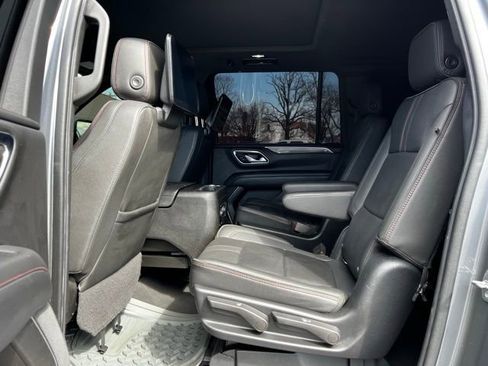 Used 2022 Chevrolet Suburban RST w/ Sport Performance Package image 17