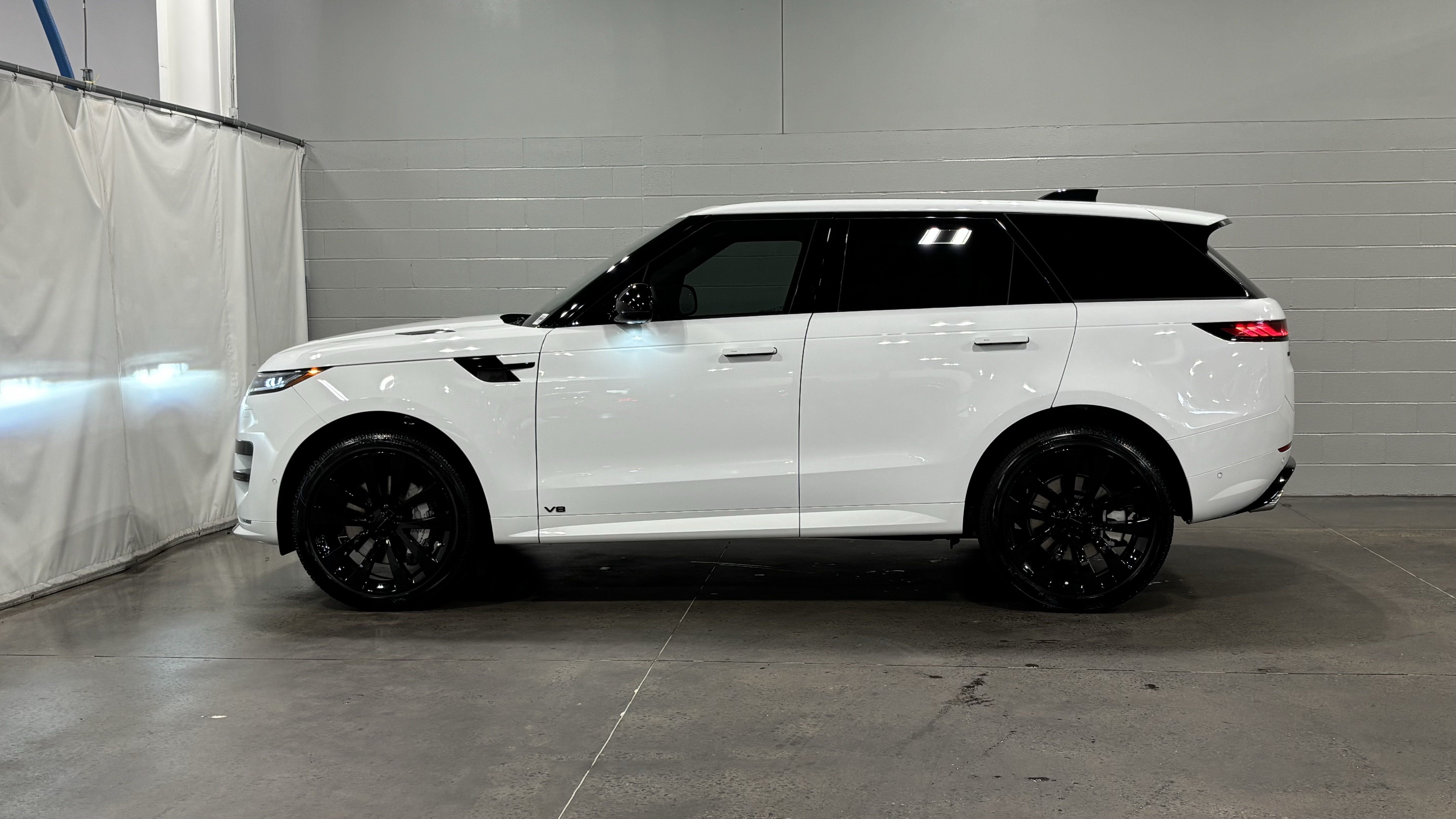 New 2026 Land Rover Range Rover Sport Dynamic SE AWD/4WD image 7
