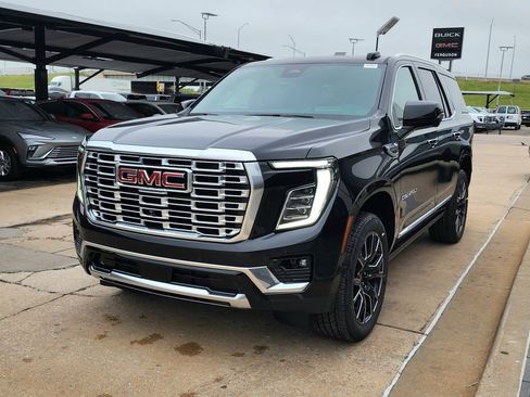 New 2026 GMC Yukon Denali w/ Denali Reserve Package AWD/4WD image 7
