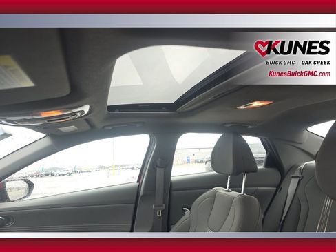 Used 2025 Hyundai Elantra SEL image 15