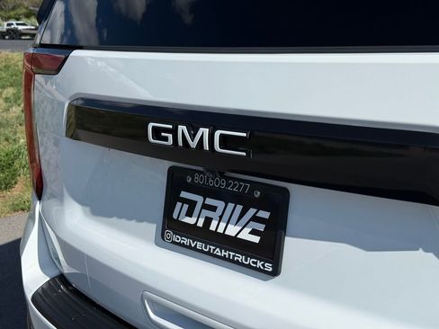 Used 2023 GMC Yukon SLT AWD/4WD image 15