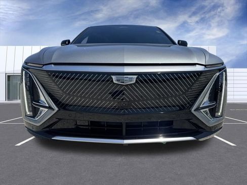 Used 2024 Cadillac Lyriq Luxury AWD/4WD image 7
