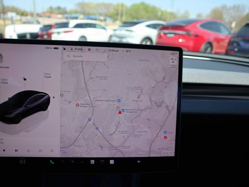 Used 2025 Tesla Model 3 image 20