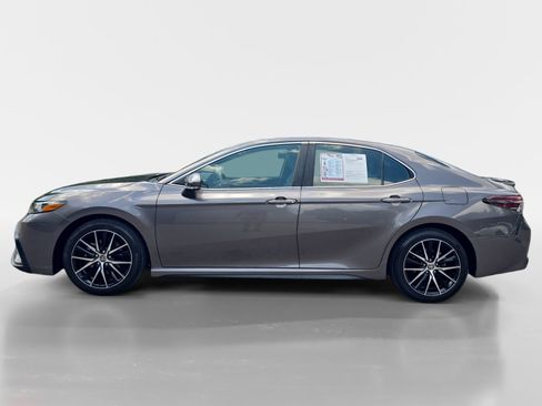 Used 2021 Toyota Camry SE w/ Convenience Package FWD image 2