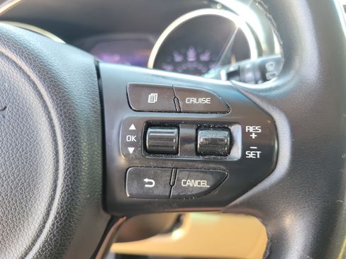 Used 2016 Kia Sedona EX FWD image 19