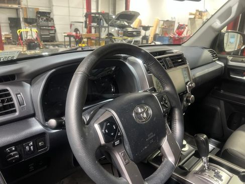Used 2022 Toyota 4Runner SR5 Premium AWD/4WD image 9