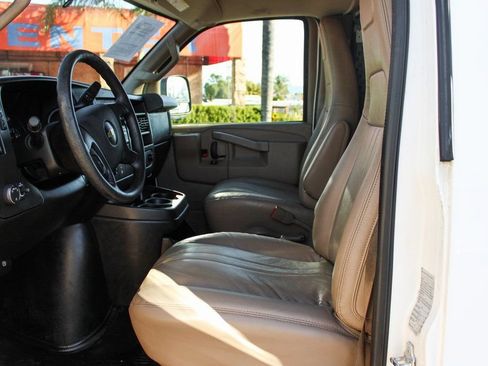Used 2016 Chevrolet Express 2500 RWD image 15
